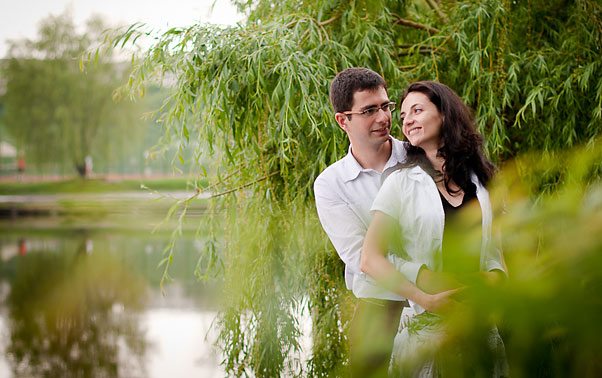 Locatii fotografii nunta pe malul lacul Gheorgheni cu salciile plangatoare